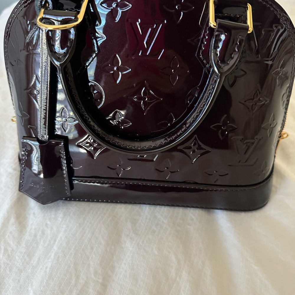 Louis Vuitton alma bb vernis leather amarante